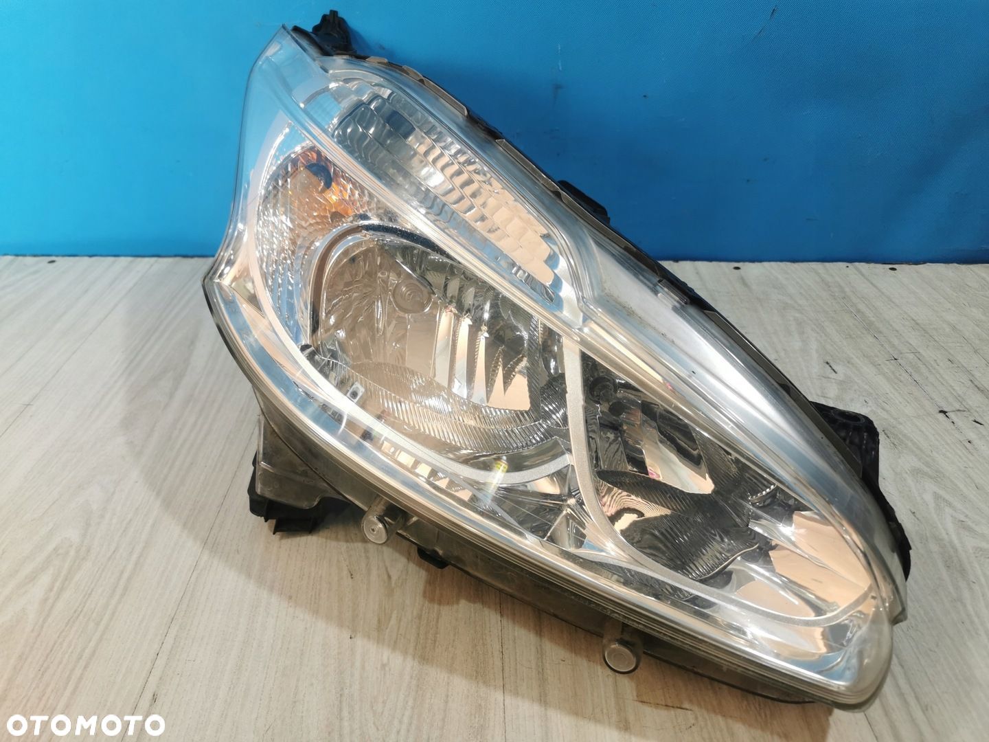 Peugeot 208 2012/2015 lampa reflektor prawa Anglik UK - 1