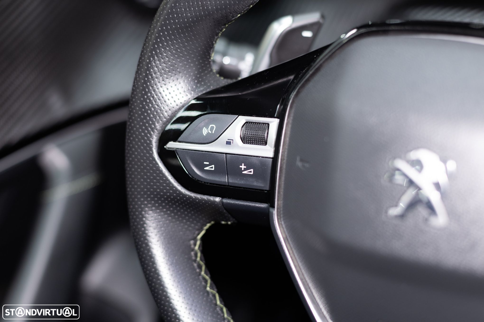 Peugeot 2008 BlueHDi 130 EAT8 GT Pack - 27
