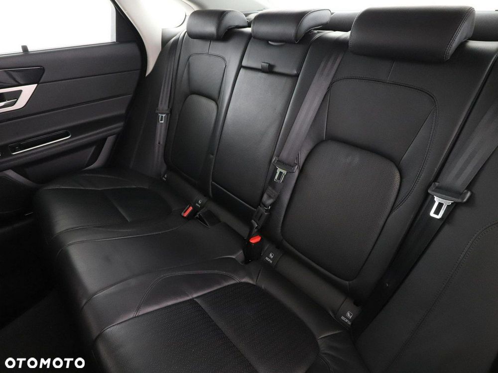 Jaguar XF 2.0 i4D Prestige - 18