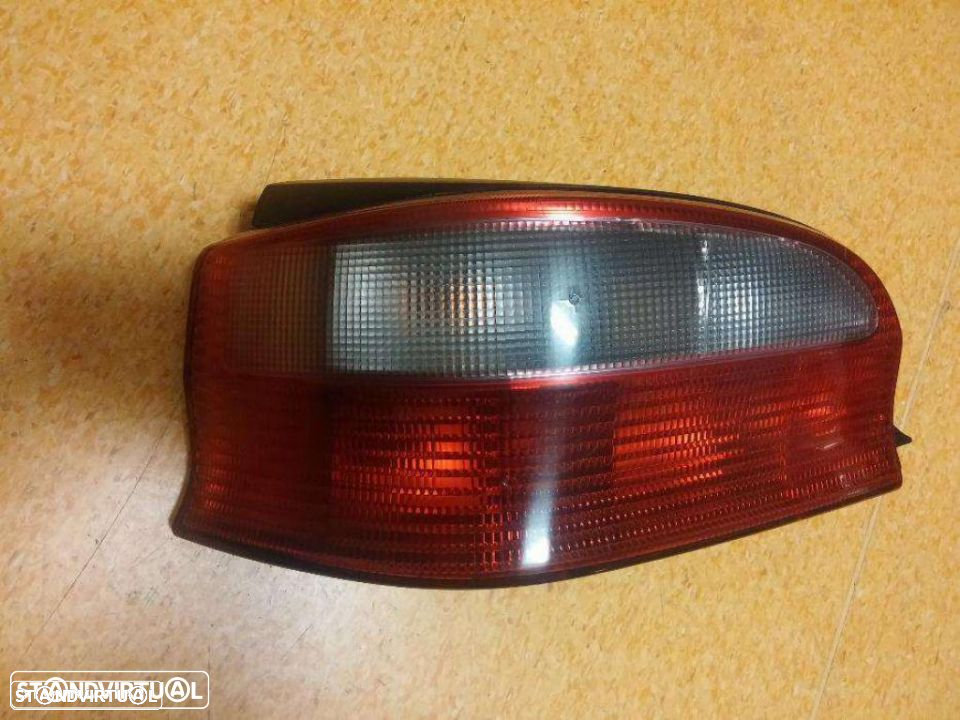Farolim farol tras esquerdo citroen saxo - 2