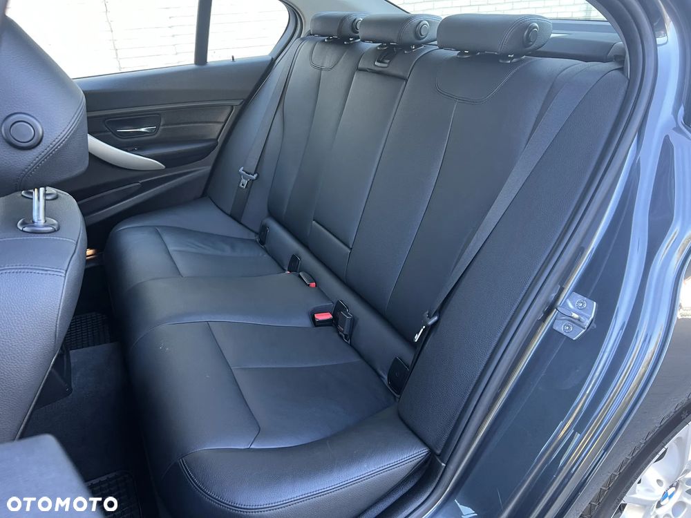 BMW Seria 3 316i - 27