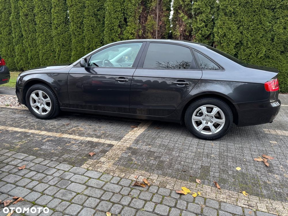 Audi A4 Limousine 2010 photo 5
