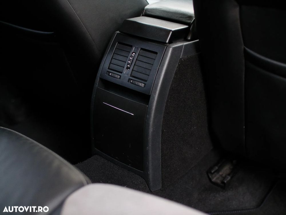 Skoda Octavia 2.0 TDI RS DSG - 25