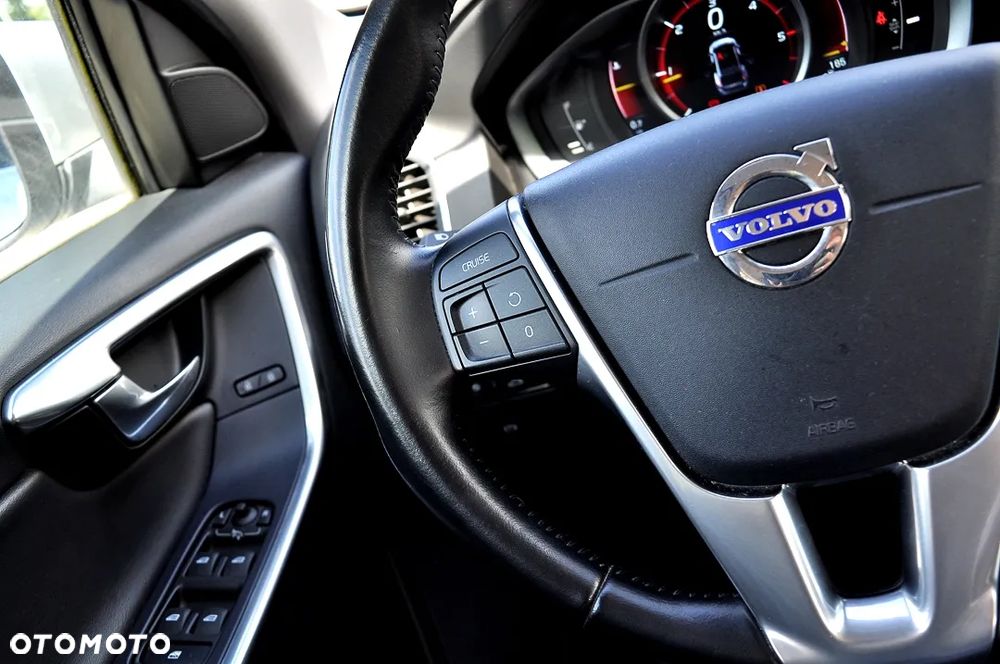 Volvo XC 60 D3 Drive-E Ocean Race - 25