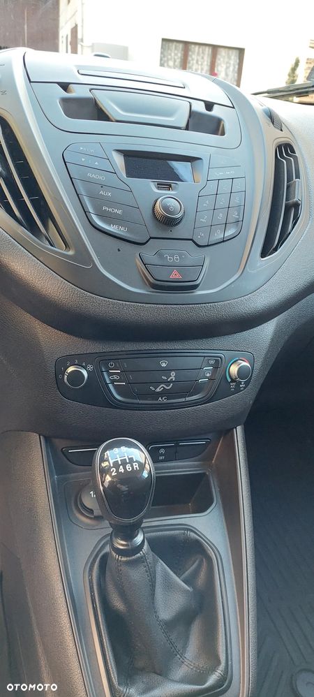 Ford Transit Courier - 11