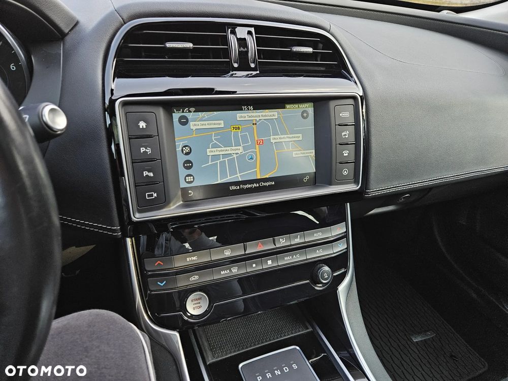 Jaguar XE - 10