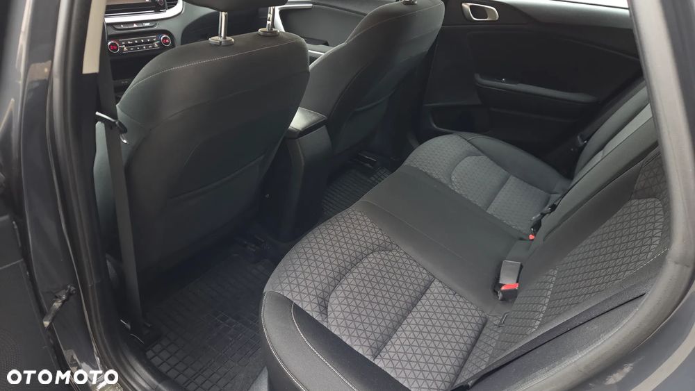 Kia Ceed - 21