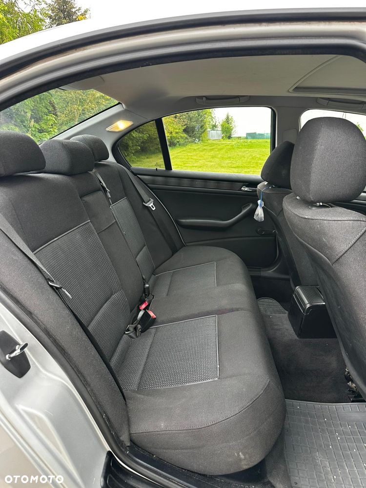 BMW Seria 3 318i - 4