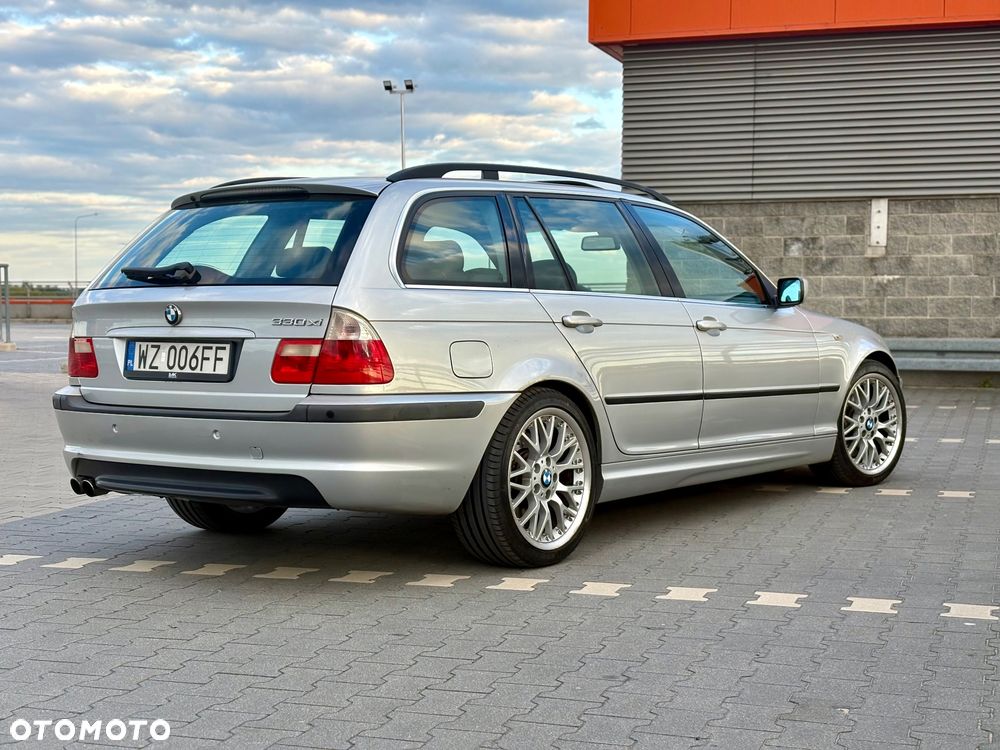 BMW Seria 3 330xi - 15