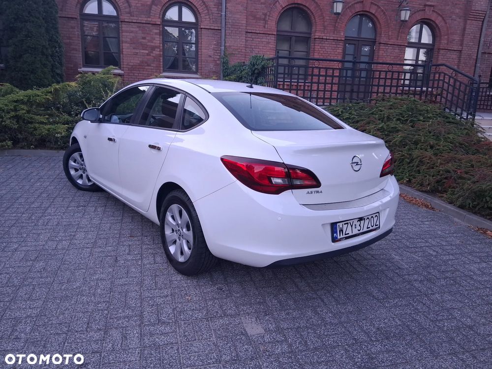 Opel Astra 1.6 Business EU6 - 8