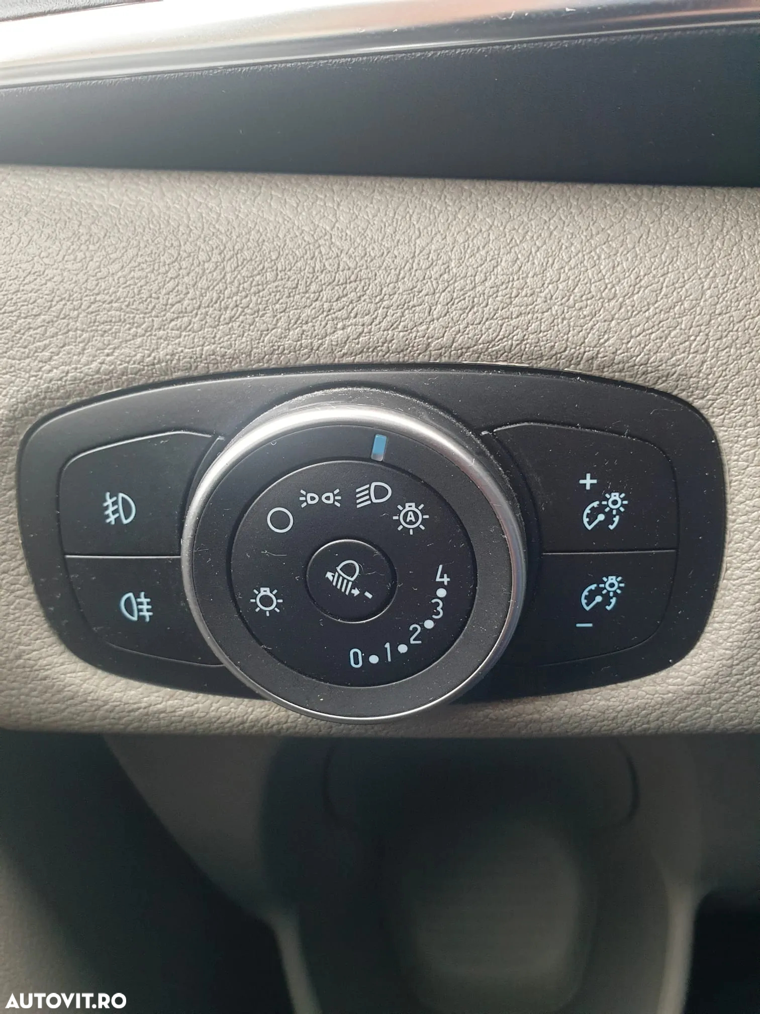 Ford Tourneo Custom - 28