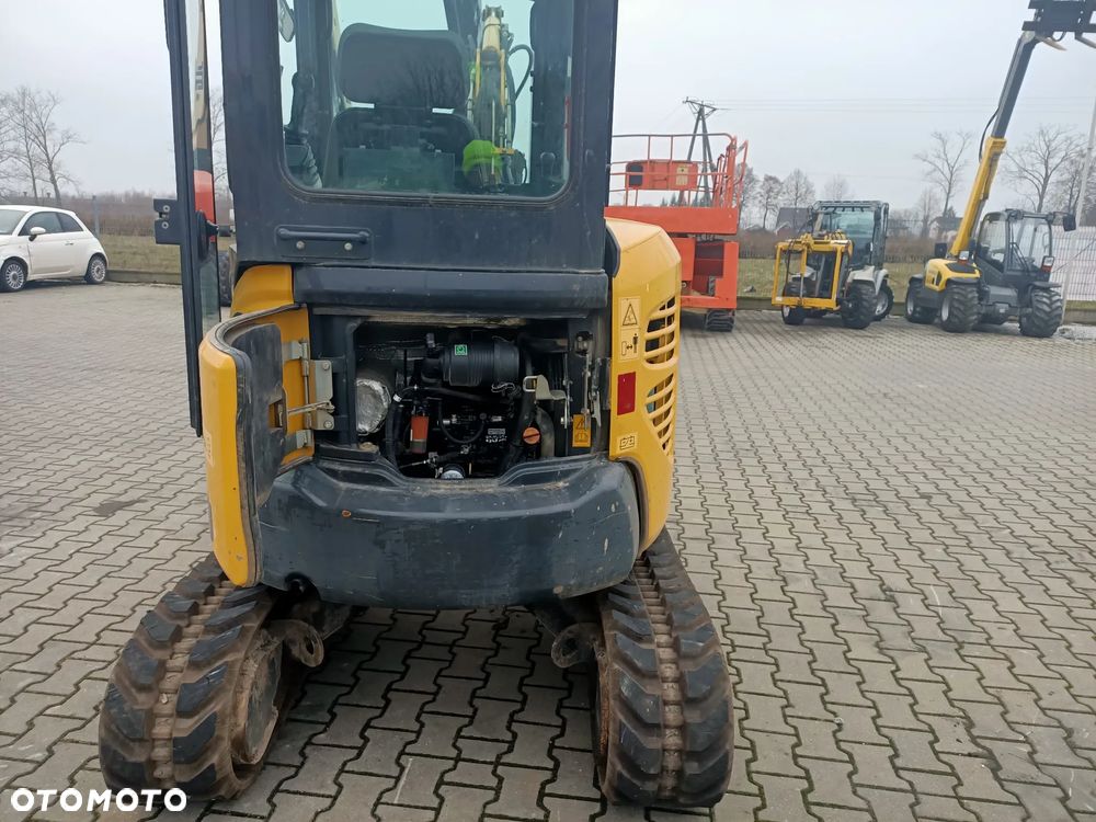 Komatsu PC26MR-3 - 19