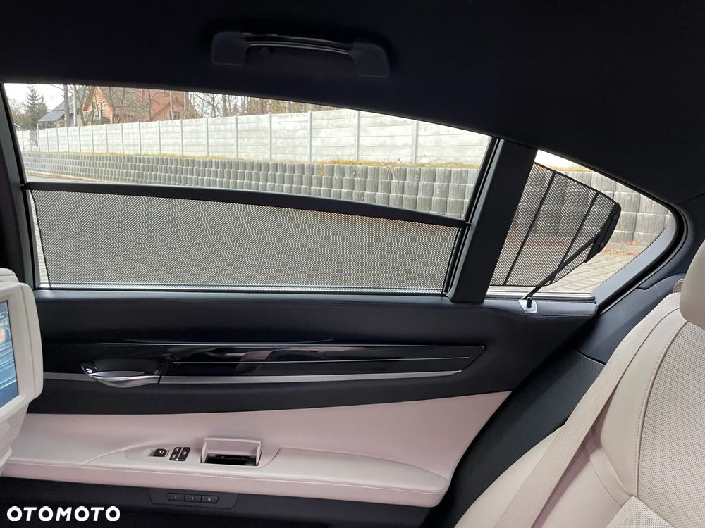 BMW Seria 7 750Li - 24