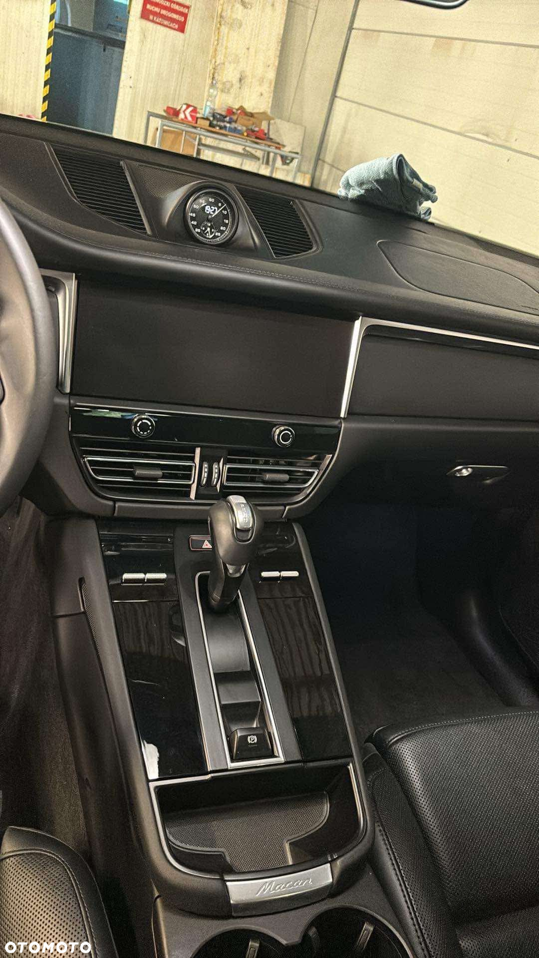 Porsche Macan T - 11