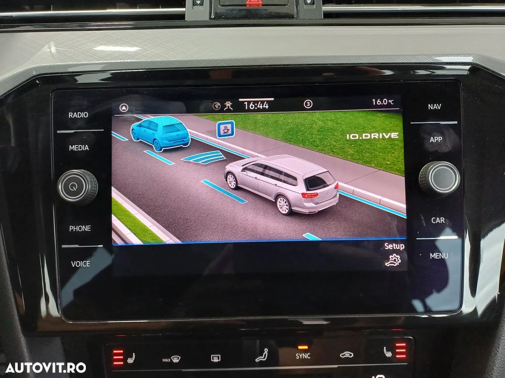 Volkswagen Passat 2.0 TDI DSG Comfortline - 26