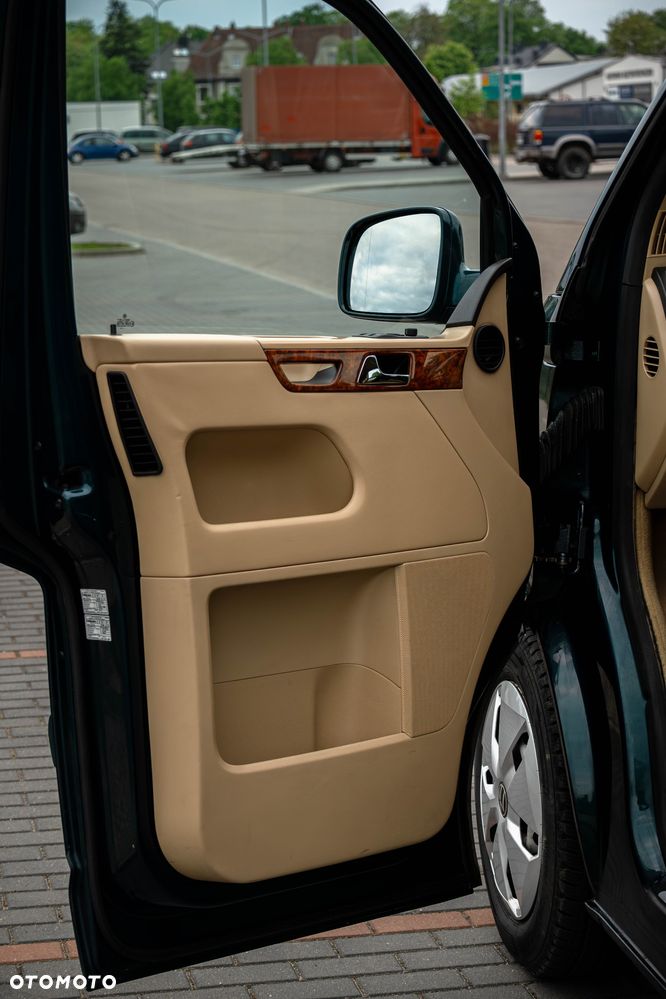 Volkswagen Multivan - 8