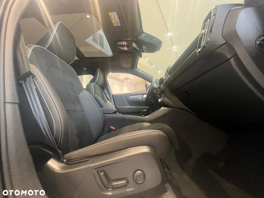 Volvo XC 40 B4 B AWD DKG Ultimate Dark - 17