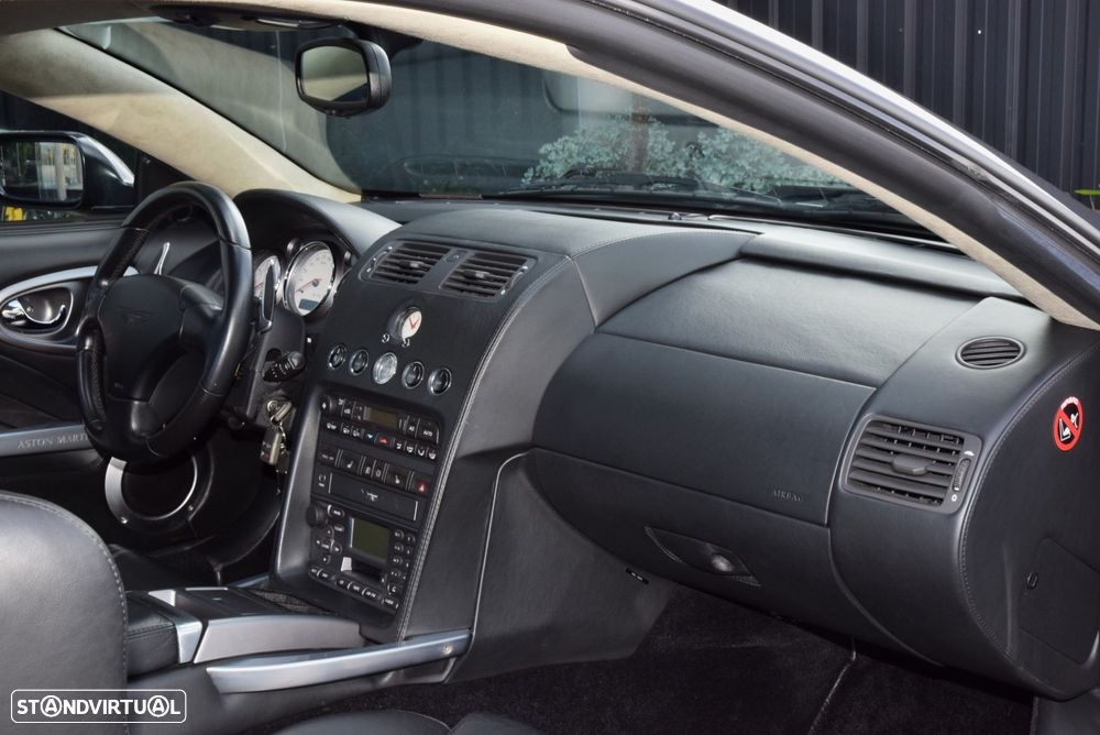 Aston Martin Vanquish - 32