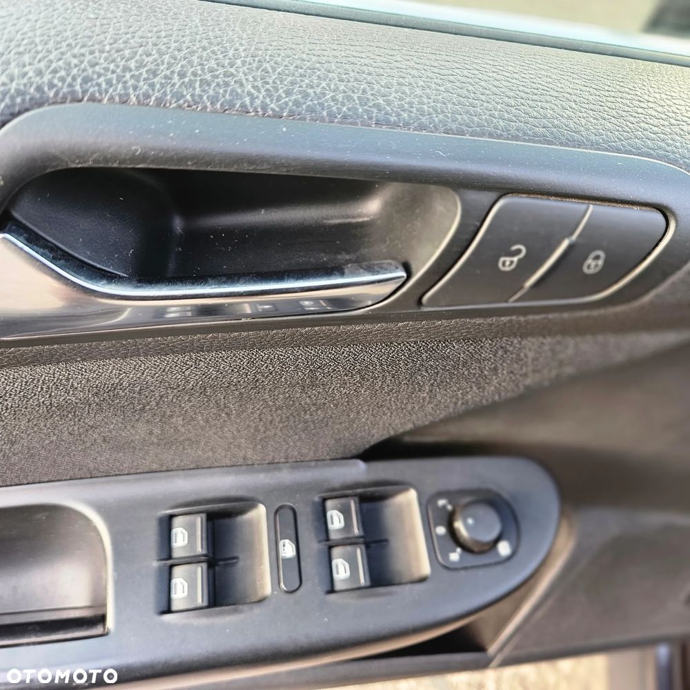 Volkswagen Passat 2.0 Blue TDI SCR Comfortline - 16