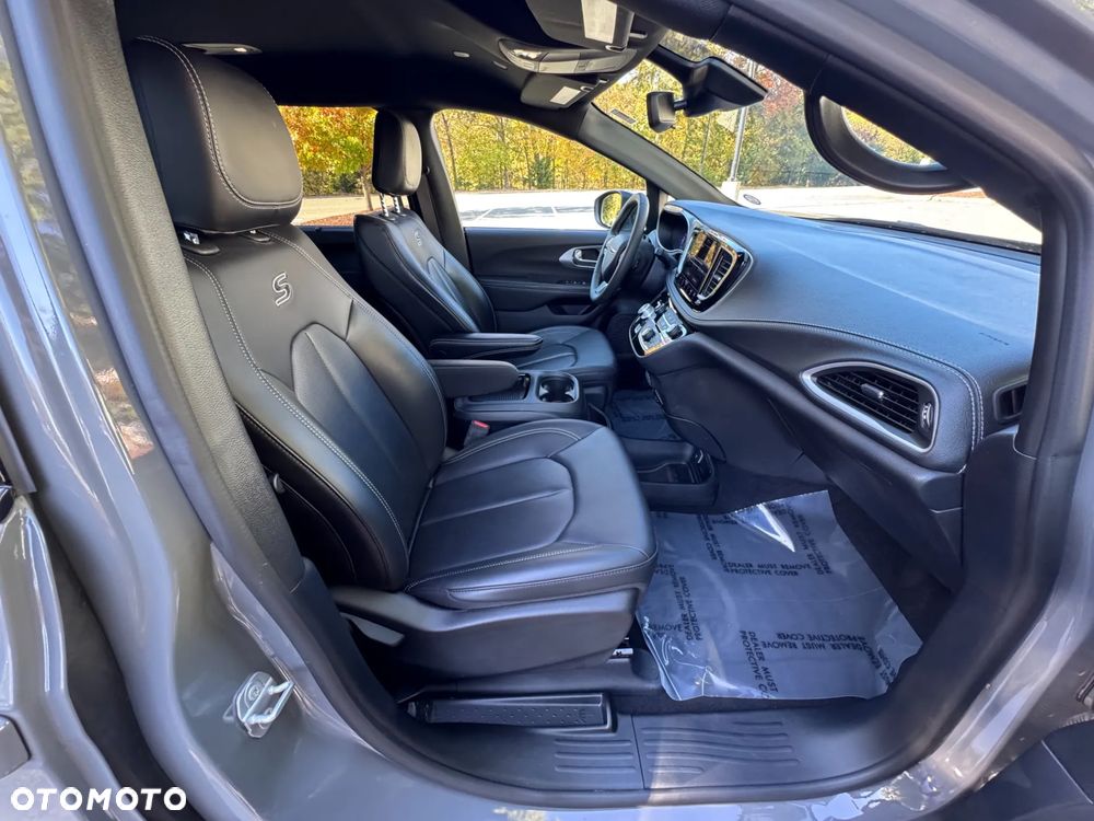 Chrysler Pacifica - 19