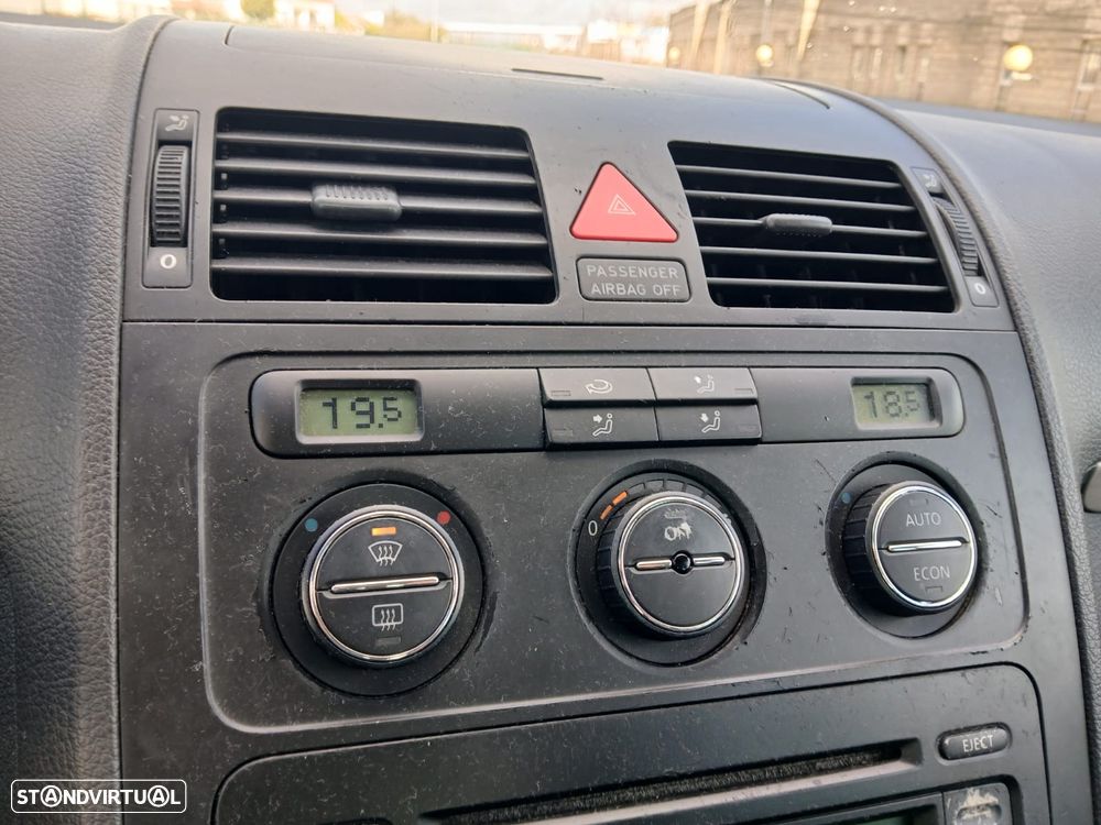 VW Touran 2.0 TDI Trendline 7L - 16