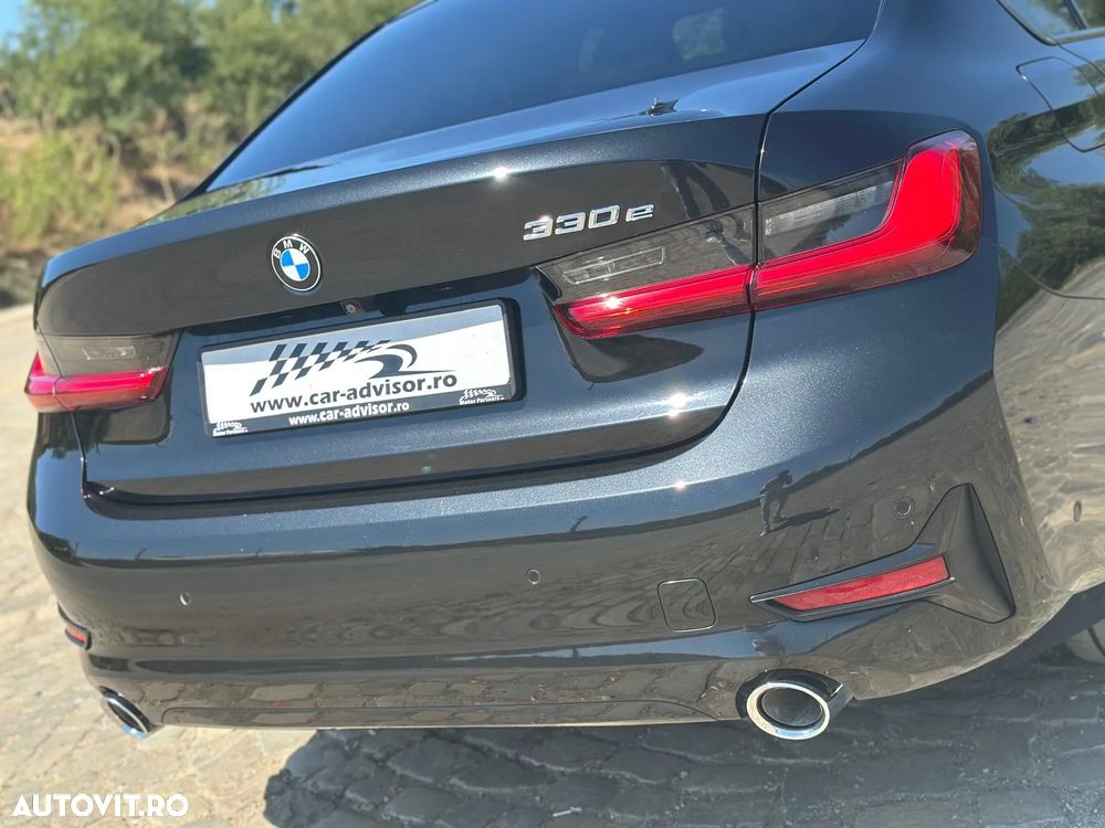 BMW Seria 3 330e Aut. Sport Line - 13