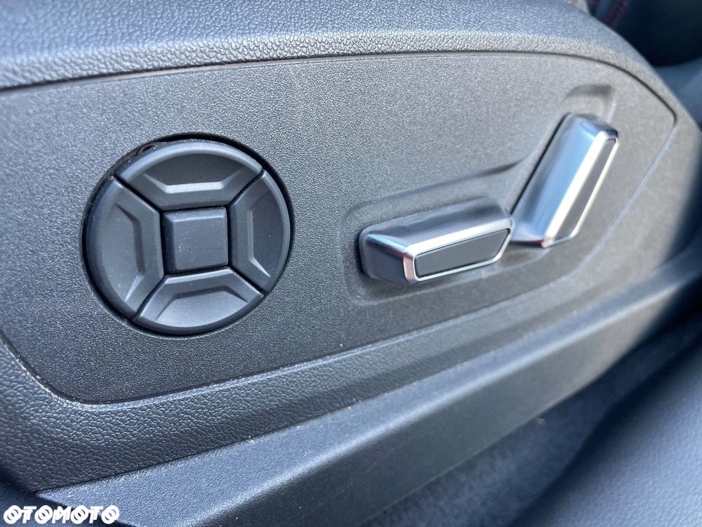 Audi Q8 Sportback e-tron - 37