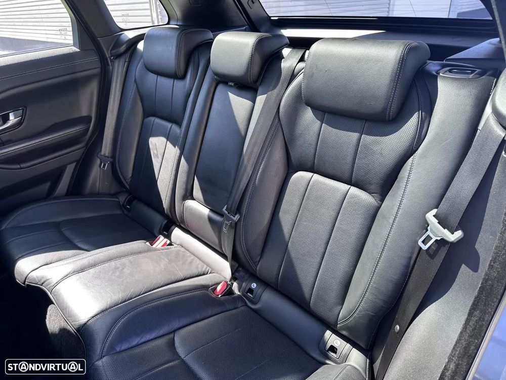 Land Rover Range Rover Evoque 2.0 D150 AWD R-Dynamic Auto - 31