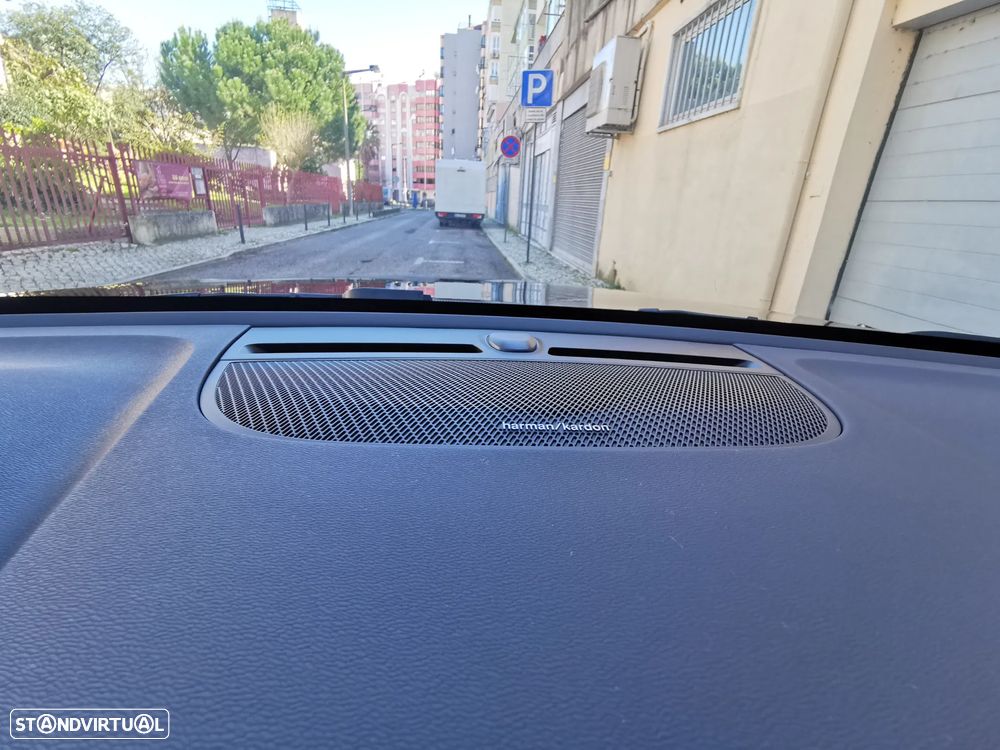 Volvo XC 40 2.0 B3 Plus Dark - 18