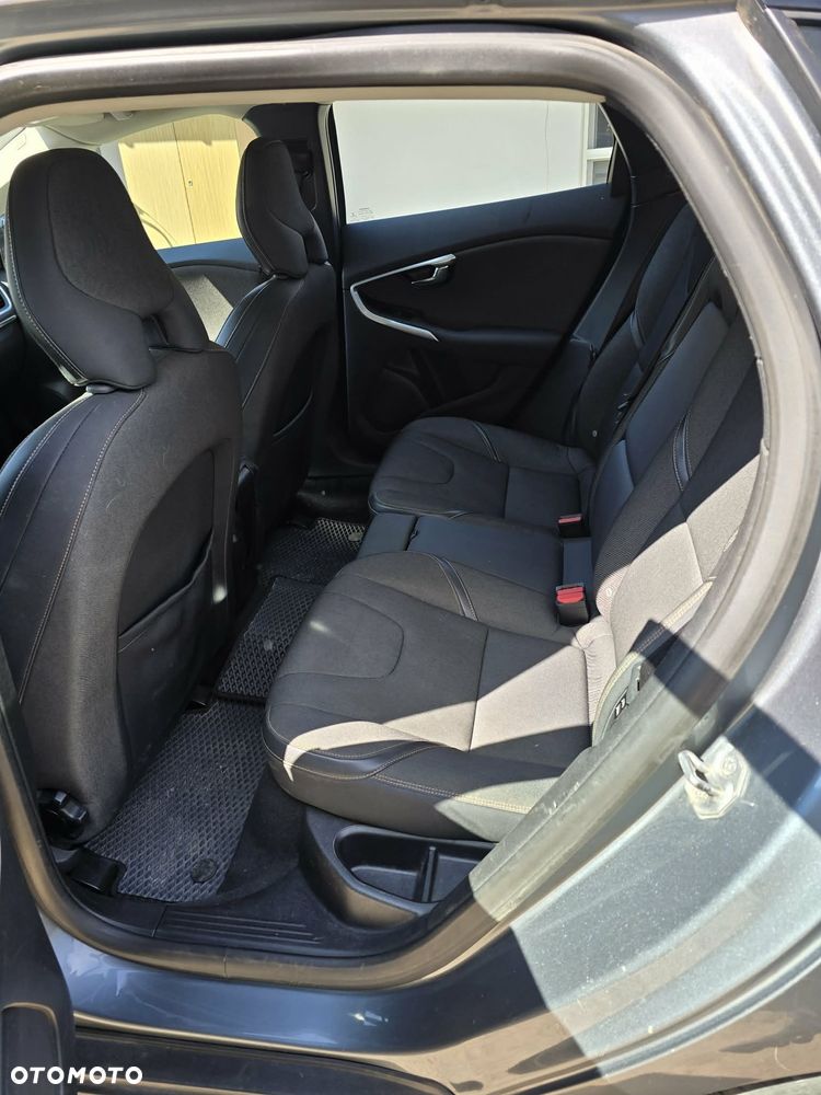 Volvo V40 Cross Country D4 Momentum - 12