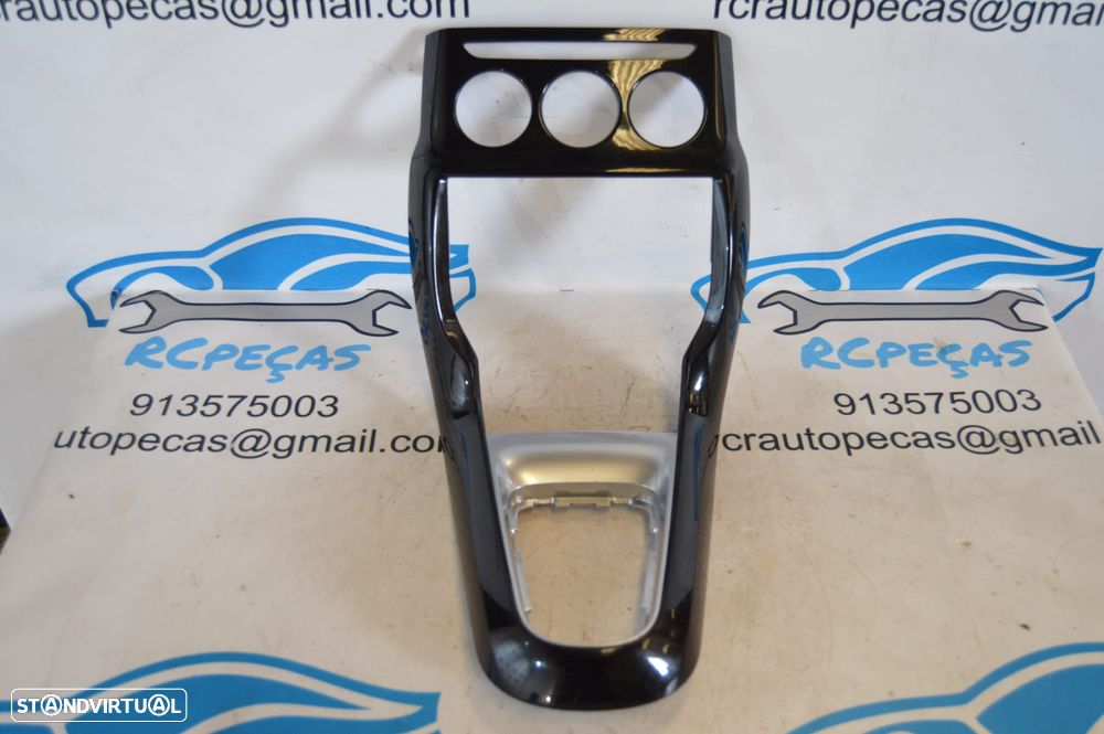 ARO TABLIER CENTRAL FRENTE FRONTAL DISPLAY COMANDOS PAINEL INSTRUMENTOS CONTROLO RADIO AUTORADIO LEITOR CD NAVIGATOR GPS 9684153677 96870055 CITROEN DS3 DS 3 SA 1.6 HDI 92CV INJEÇÃO BOSCH 9HP 9H06 10JBOL - 2