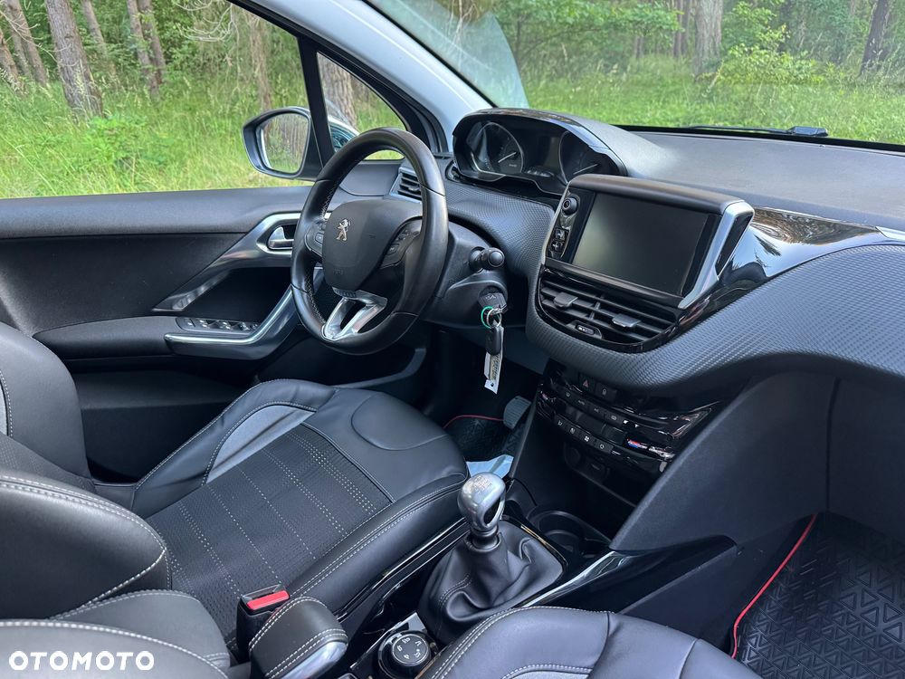 Peugeot 2008 1.6 BlueHDi Allure S&S - 15