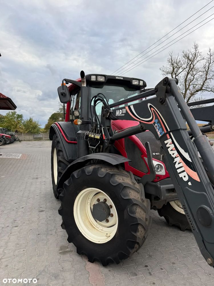 Valtra N 103   N 122 HITECH   CASE MAXXUM - 21