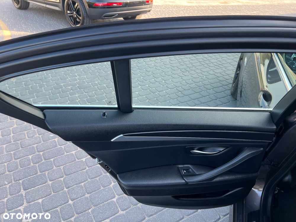 BMW Seria 5 525d - 18