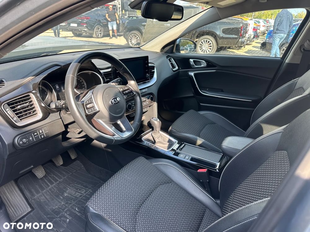 Kia Ceed - 13