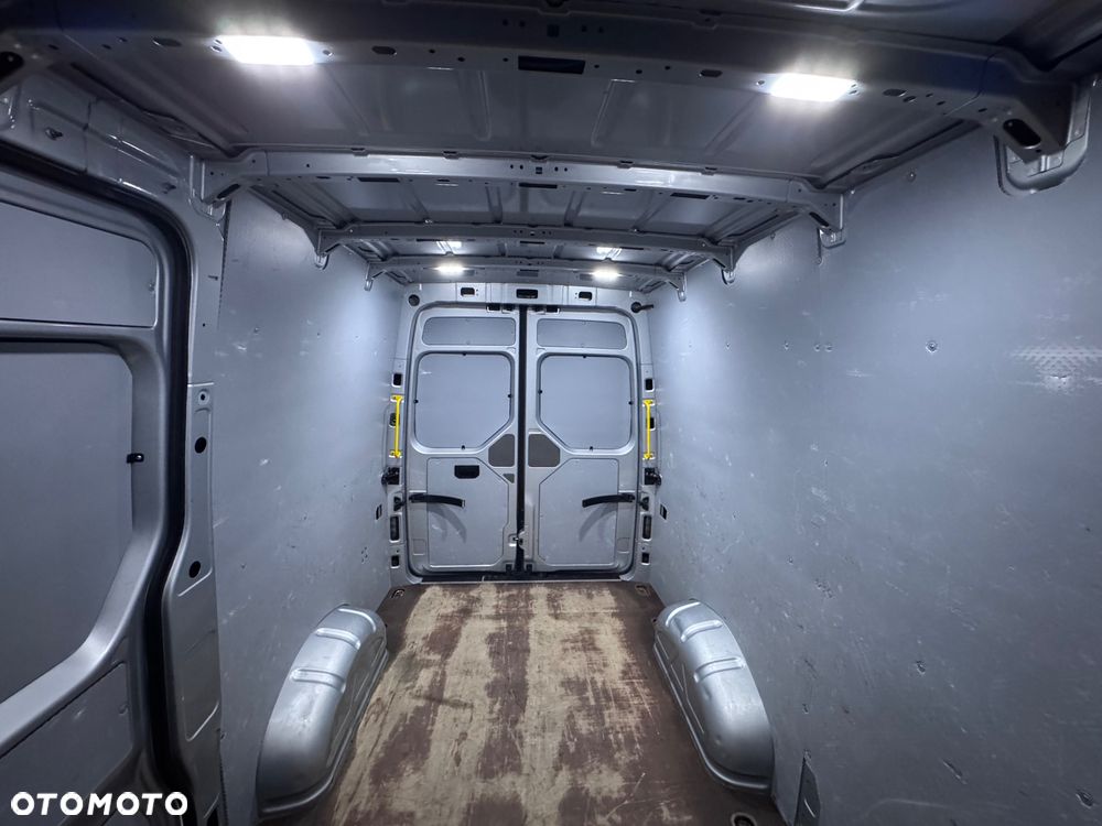 Volkswagen Crafter - 26