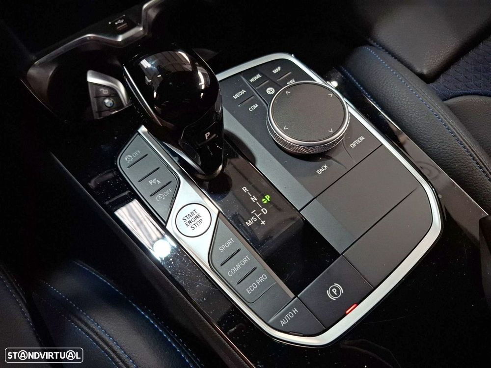 BMW 116 d Pack 50 anos M Auto - 23