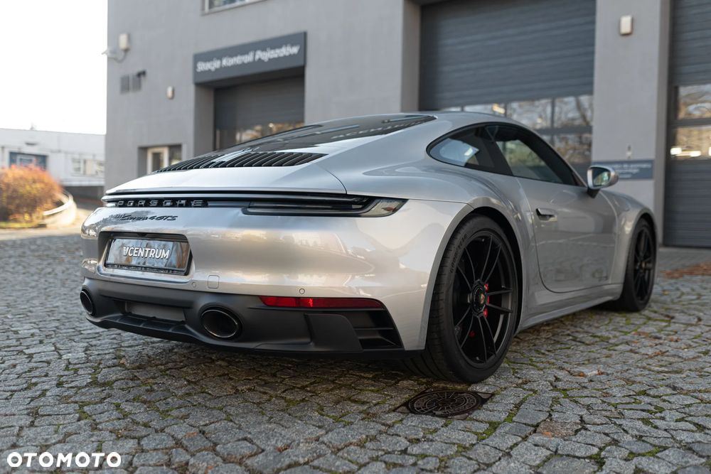 Porsche 911 Carrera GTS - 10