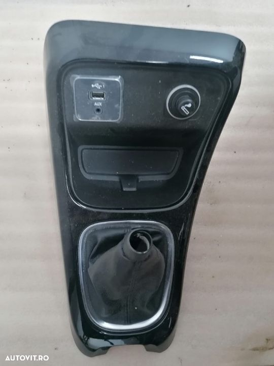 Consola centrala incarcator usb jeep compass 2017-2020 5xg28dx9ad - 1