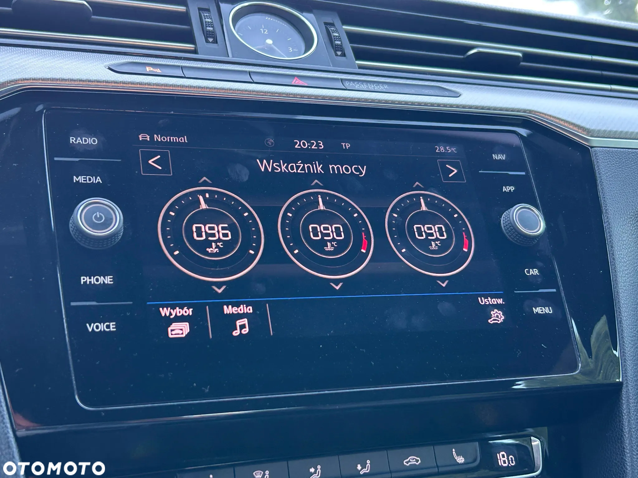 Volkswagen Passat - 33