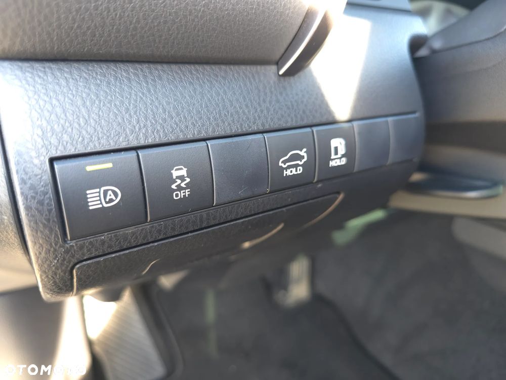 Toyota Camry 2.5 Hybrid Comfort CVT - 23