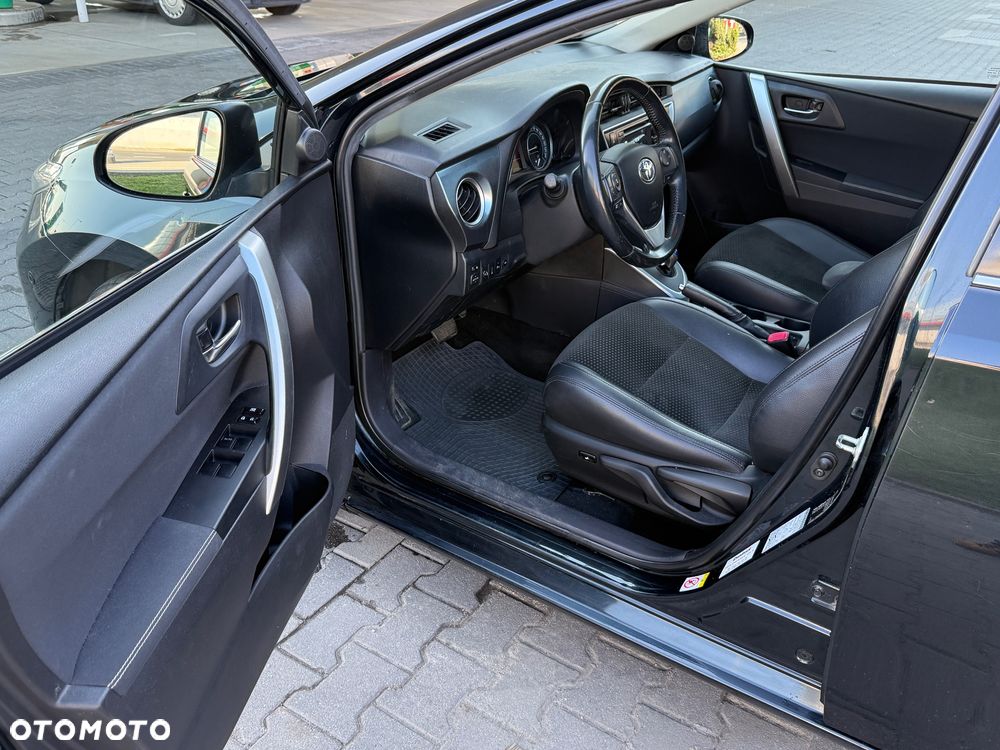 Toyota Auris - 11