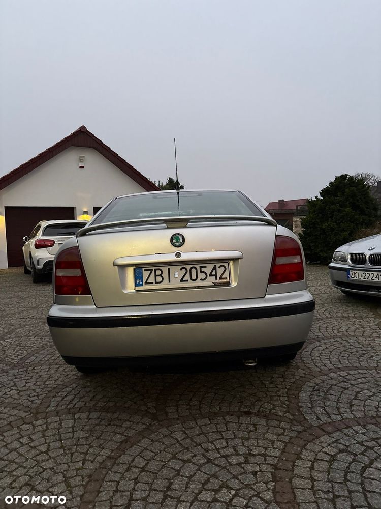 Skoda Octavia 1.6 GLX - 7