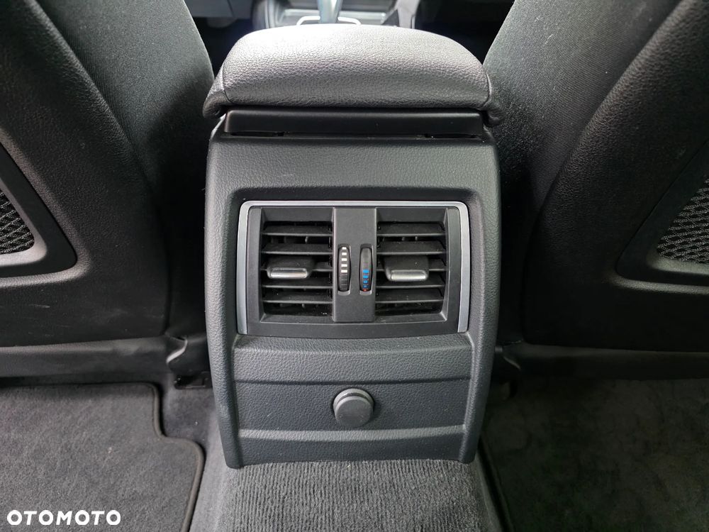 BMW Seria 3 318d Sport Line - 26