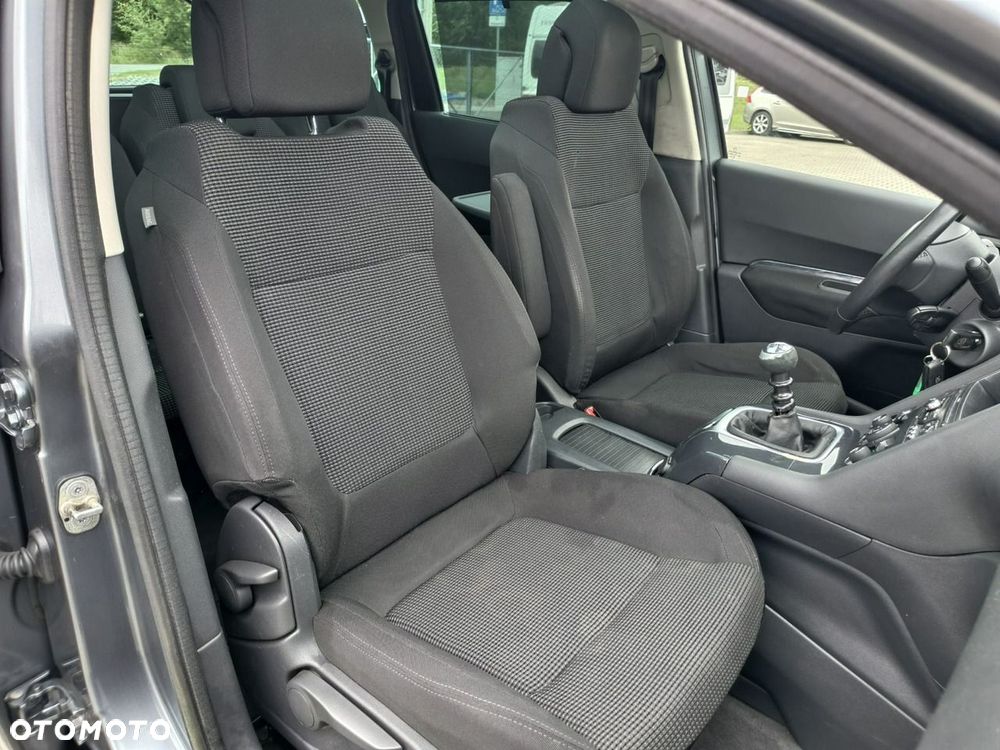 Peugeot 5008 - 16