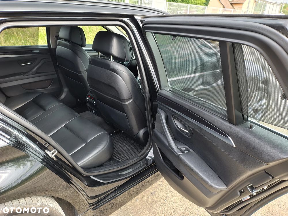 BMW Seria 5 525d xDrive - 7