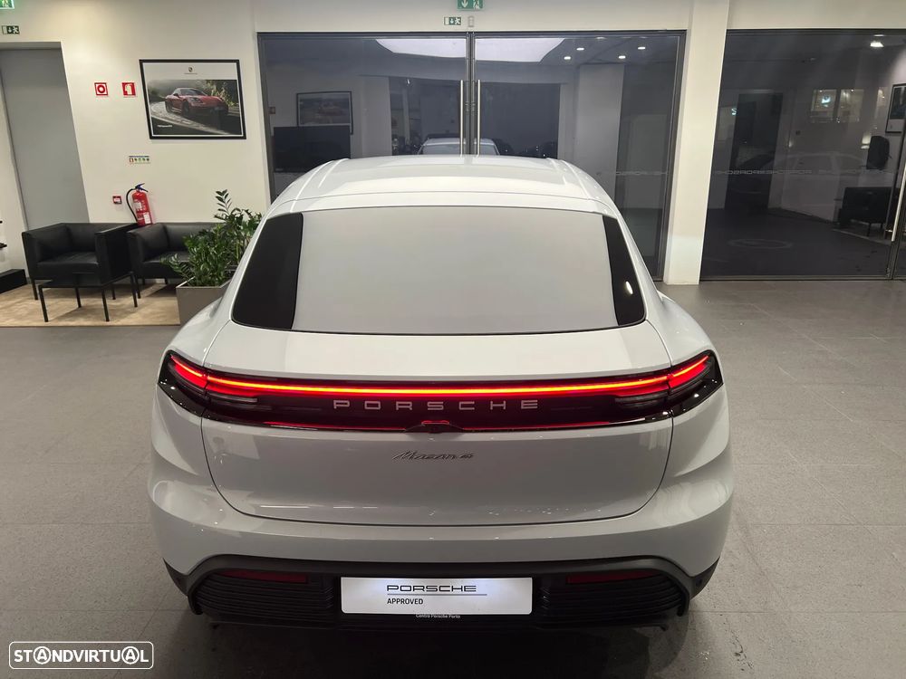 Porsche Macan Electric 4 - 6