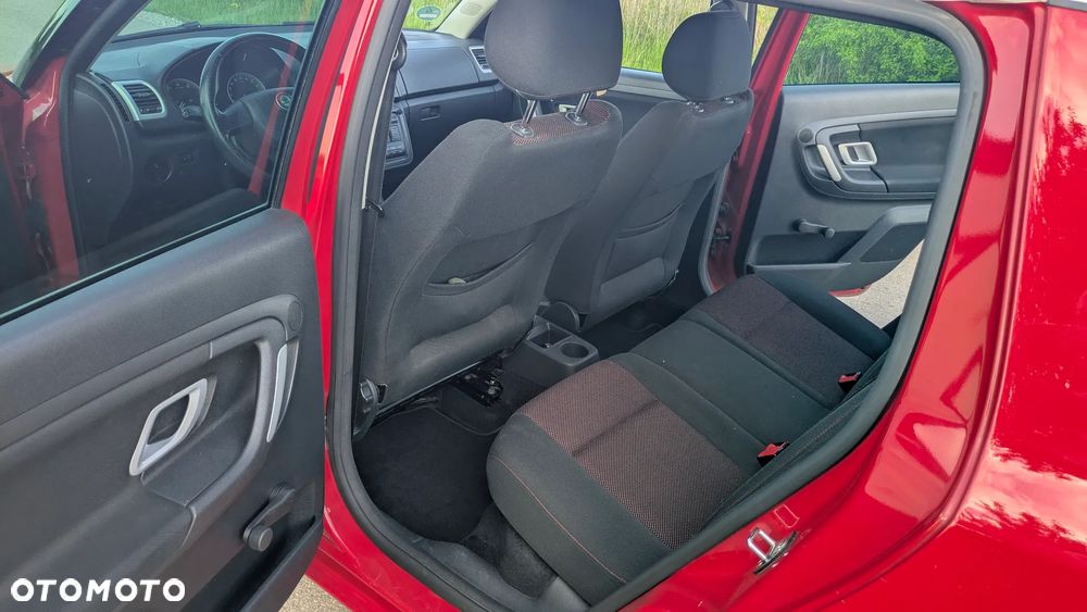 Skoda Fabia 1.6 16V Sportline - 10