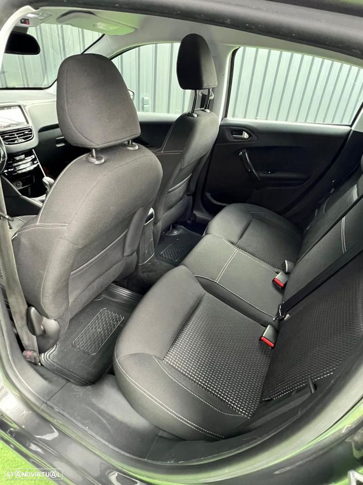 Peugeot 208 1.2 PureTech Allure Pack - 16