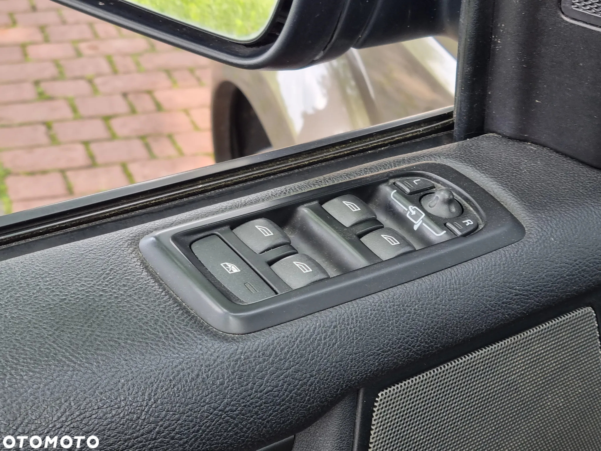 Land Rover Discovery IV 3.0D V6 HSE - 30